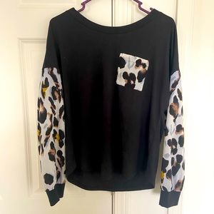 Leopard print sleeves shirt